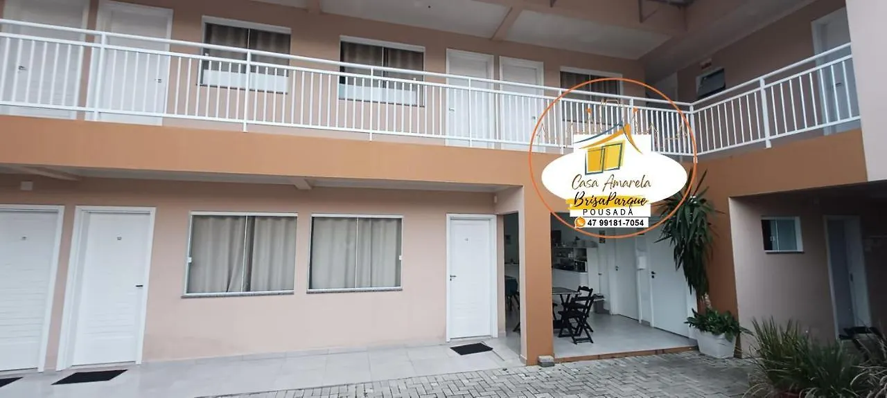Pousada Casa Amarela Brisa Parque ペーニャ ゲストハウス