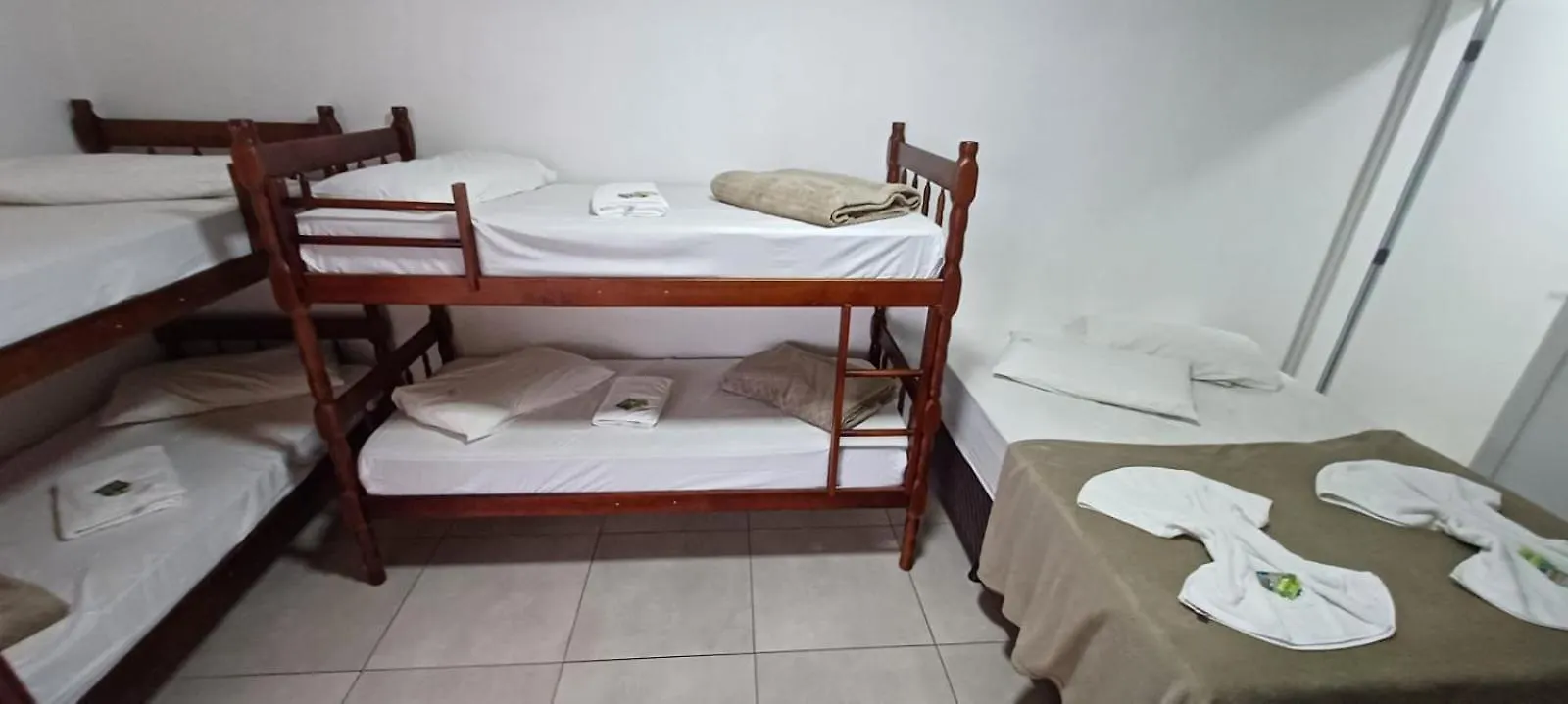 Pousada Casa Amarela Brisa Parque ペーニャ ゲストハウス