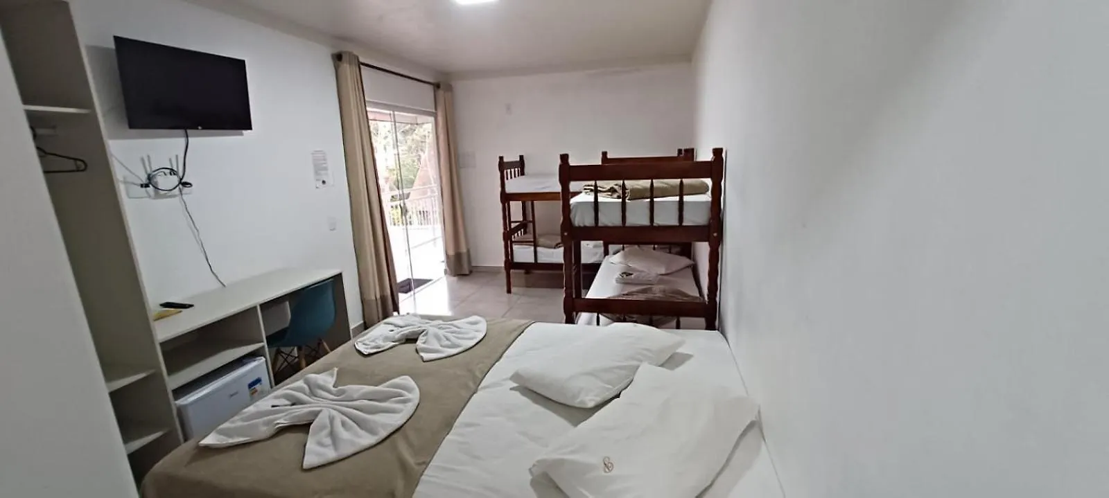 Pousada Casa Amarela Brisa Parque ペーニャ